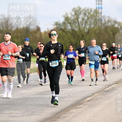 12.04.2026 - 45. Internationalen Wilhelmsburger Insellauf Dr. Thomas Lammeyer http://msf.ph/oto/9436079 12.04.2026 09:26:38 Laufen 537, 3751, 2513, 2620, 2548, 3295, 2601, 5816, 5700 meine-sportfotos.de