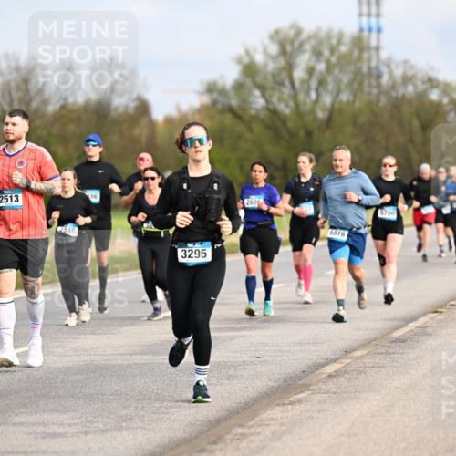 12.04.2026 - 45. Internationalen Wilhelmsburger Insellauf Dr. Thomas Lammeyer http://msf.ph/oto/9436080 12.04.2026 09:26:38 Laufen 67, 3751, 2513, 2548, 86, 3295, 260, 5816, 5700 meine-sportfotos.de