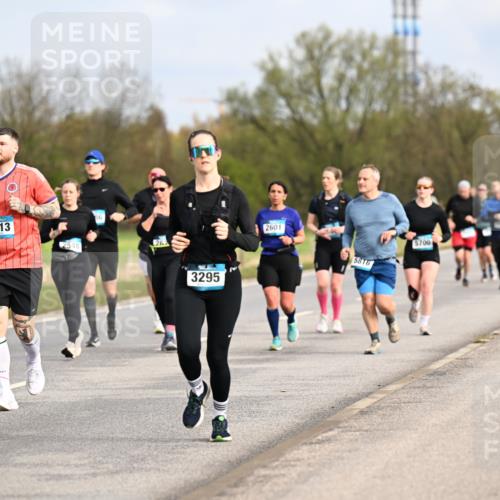 12.04.2026 - 45. Internationalen Wilhelmsburger Insellauf Dr. Thomas Lammeyer http://msf.ph/oto/9436081 12.04.2026 09:26:38 Laufen 3751, 539, 2513, 2548, 262, 3295, 2601, 5816, 5700 meine-sportfotos.de