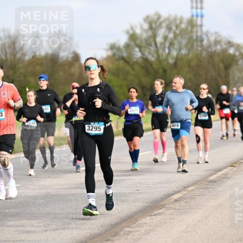 12.04.2026 - 45. Internationalen Wilhelmsburger Insellauf Dr. Thomas Lammeyer http://msf.ph/oto/9436082 12.04.2026 09:26:38 Laufen 39, 2513, 2548, 486, 3295, 2601, 5816, 5700 meine-sportfotos.de