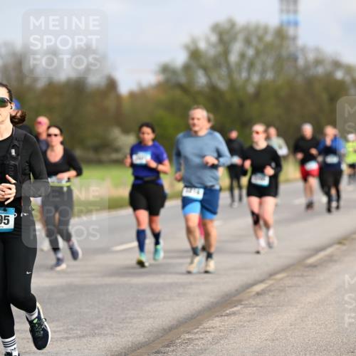 12.04.2026 - 45. Internationalen Wilhelmsburger Insellauf Dr. Thomas Lammeyer http://msf.ph/oto/9436090 12.04.2026 09:26:40 Laufen 3295, 1716 meine-sportfotos.de