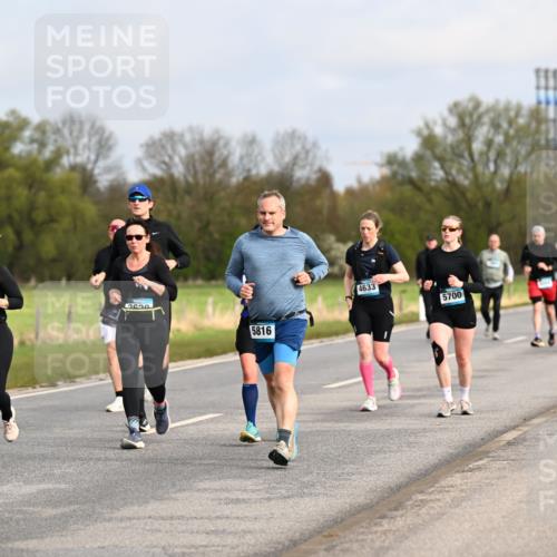 12.04.2026 - 45. Internationalen Wilhelmsburger Insellauf Dr. Thomas Lammeyer http://msf.ph/oto/9436096 12.04.2026 09:26:42 Laufen 95, 2548, 5816, 4633, 5700 meine-sportfotos.de