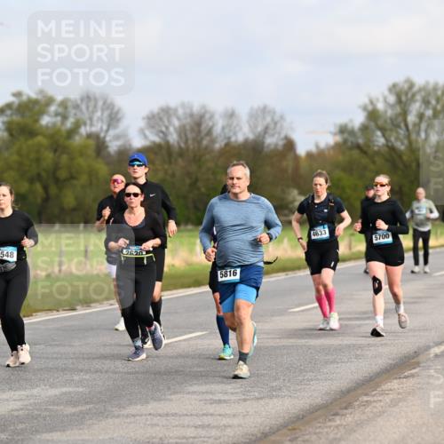 12.04.2026 - 45. Internationalen Wilhelmsburger Insellauf Dr. Thomas Lammeyer http://msf.ph/oto/9436097 12.04.2026 09:26:42 Laufen 95, 2620, 2548, 5816, 4633, 5700 meine-sportfotos.de