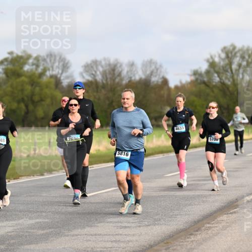 12.04.2026 - 45. Internationalen Wilhelmsburger Insellauf Dr. Thomas Lammeyer http://msf.ph/oto/9436098 12.04.2026 09:26:42 Laufen 2548, 2620, 5816, 4633, 5700 meine-sportfotos.de