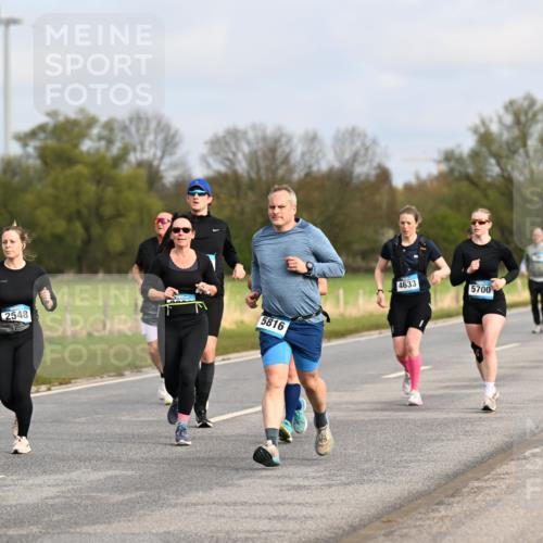 12.04.2026 - 45. Internationalen Wilhelmsburger Insellauf Dr. Thomas Lammeyer http://msf.ph/oto/9436099 12.04.2026 09:26:42 Laufen 5816, 2548, 4633, 5700 meine-sportfotos.de