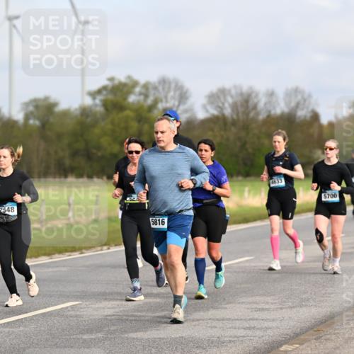 12.04.2026 - 45. Internationalen Wilhelmsburger Insellauf Dr. Thomas Lammeyer http://msf.ph/oto/9436105 12.04.2026 09:26:43 Laufen 375, 2548, 5816, 4633, 5700 meine-sportfotos.de