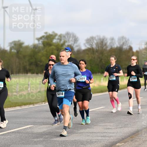 12.04.2026 - 45. Internationalen Wilhelmsburger Insellauf Dr. Thomas Lammeyer http://msf.ph/oto/9436106 12.04.2026 09:26:43 Laufen 3751, 2548, 5816, 2601, 4633, 5700 meine-sportfotos.de
