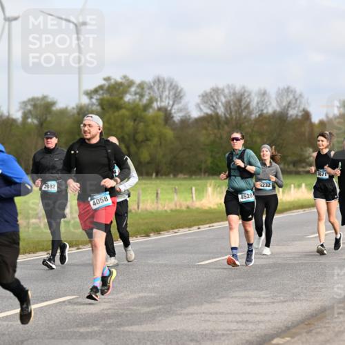 12.04.2026 - 45. Internationalen Wilhelmsburger Insellauf Dr. Thomas Lammeyer http://msf.ph/oto/9436153 12.04.2026 09:26:53 Laufen 2993, 2882, 4058, 4520, 4232, 3671, 3346 meine-sportfotos.de