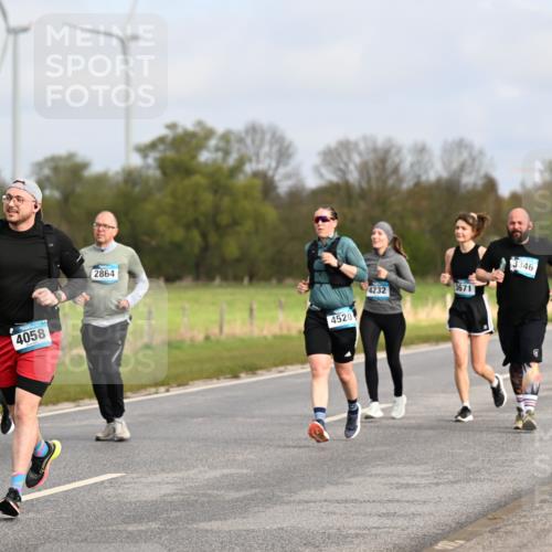 12.04.2026 - 45. Internationalen Wilhelmsburger Insellauf Dr. Thomas Lammeyer http://msf.ph/oto/9436159 12.04.2026 09:26:53 Laufen 82, 4058, 2864, 4520, 4232, 3671, 3346 meine-sportfotos.de