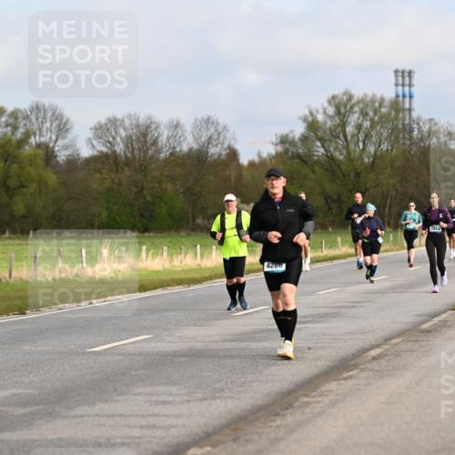 12.04.2026 - 45. Internationalen Wilhelmsburger Insellauf Dr. Thomas Lammeyer http://msf.ph/oto/9436188 12.04.2026 09:26:59 Laufen 4286, 3913, 2230 meine-sportfotos.de
