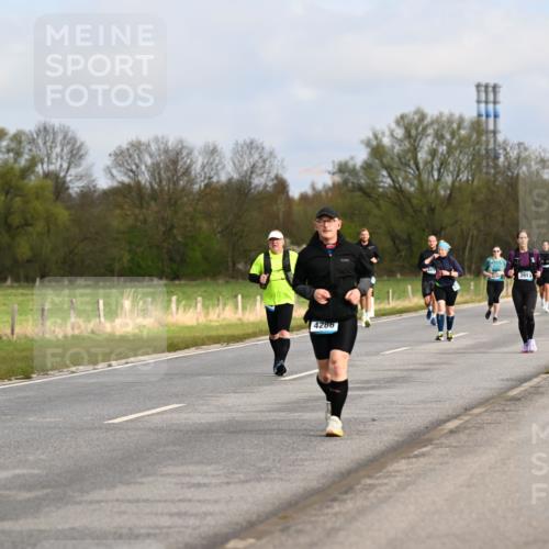 12.04.2026 - 45. Internationalen Wilhelmsburger Insellauf Dr. Thomas Lammeyer http://msf.ph/oto/9436189 12.04.2026 09:26:59 Laufen 4286, 3913, 30 meine-sportfotos.de