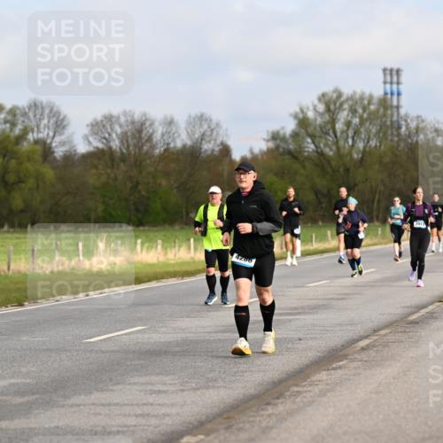 12.04.2026 - 45. Internationalen Wilhelmsburger Insellauf Dr. Thomas Lammeyer http://msf.ph/oto/9436191 12.04.2026 09:26:59 Laufen 4286, 3913, 7230 meine-sportfotos.de