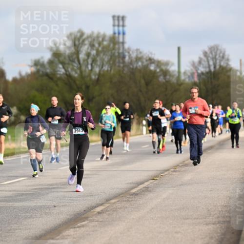 12.04.2026 - 45. Internationalen Wilhelmsburger Insellauf Dr. Thomas Lammeyer http://msf.ph/oto/9436210 12.04.2026 09:27:04 Laufen 3913, 223 meine-sportfotos.de