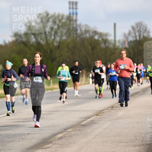 12.04.2026 - 45. Internationalen Wilhelmsburger Insellauf Dr. Thomas Lammeyer http://msf.ph/oto/9436215 12.04.2026 09:27:04 Laufen 3913, 223 meine-sportfotos.de