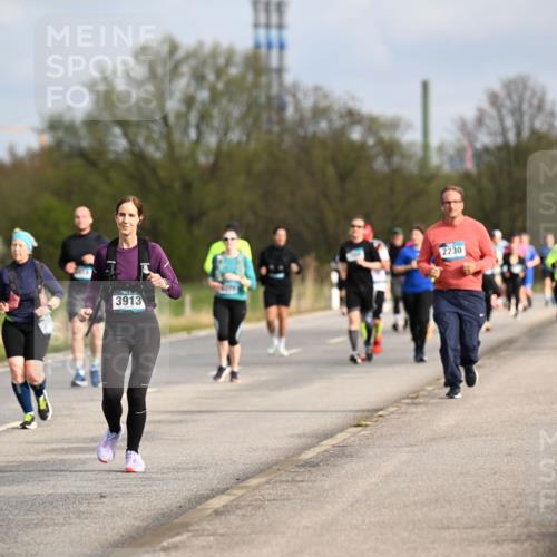 12.04.2026 - 45. Internationalen Wilhelmsburger Insellauf Dr. Thomas Lammeyer http://msf.ph/oto/9436216 12.04.2026 09:27:04 Laufen 3913, 2230 meine-sportfotos.de