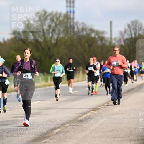 12.04.2026 - 45. Internationalen Wilhelmsburger Insellauf Dr. Thomas Lammeyer http://msf.ph/oto/9436218 12.04.2026 09:27:05 Laufen 2, 3913, 223 meine-sportfotos.de