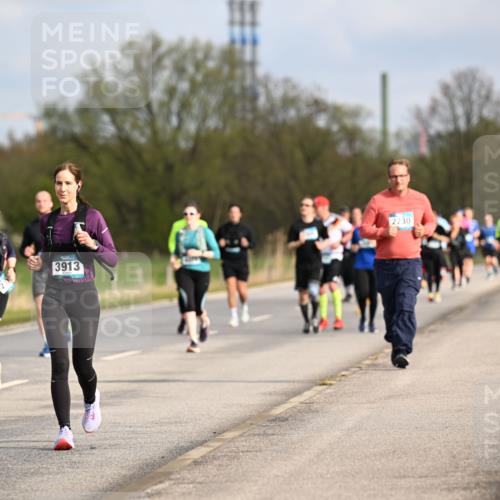 12.04.2026 - 45. Internationalen Wilhelmsburger Insellauf Dr. Thomas Lammeyer http://msf.ph/oto/9436221 12.04.2026 09:27:05 Laufen 3913, 2230 meine-sportfotos.de