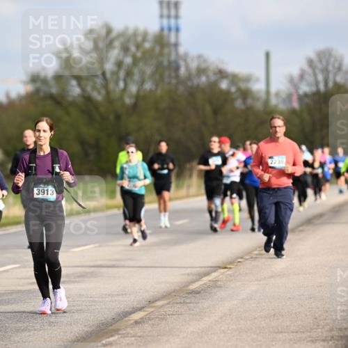 12.04.2026 - 45. Internationalen Wilhelmsburger Insellauf Dr. Thomas Lammeyer http://msf.ph/oto/9436222 12.04.2026 09:27:06 Laufen 3913, 2230 meine-sportfotos.de