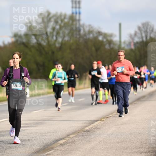 12.04.2026 - 45. Internationalen Wilhelmsburger Insellauf Dr. Thomas Lammeyer http://msf.ph/oto/9436224 12.04.2026 09:27:06 Laufen 3913, 2230 meine-sportfotos.de