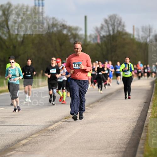 12.04.2026 - 45. Internationalen Wilhelmsburger Insellauf Dr. Thomas Lammeyer http://msf.ph/oto/9436229 12.04.2026 09:27:07 Laufen 437, 2230 meine-sportfotos.de