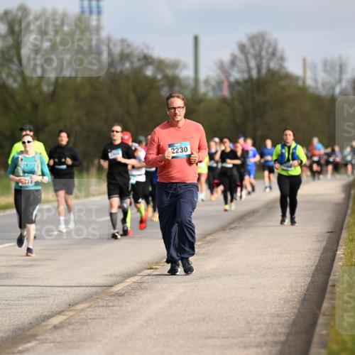 12.04.2026 - 45. Internationalen Wilhelmsburger Insellauf Dr. Thomas Lammeyer http://msf.ph/oto/9436231 12.04.2026 09:27:07 Laufen 2230 meine-sportfotos.de