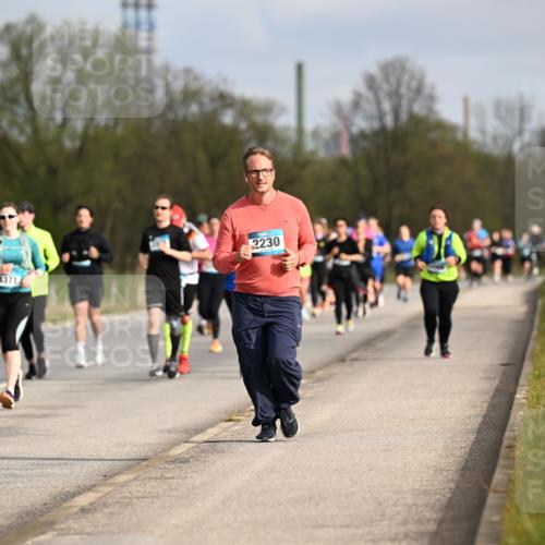 12.04.2026 - 45. Internationalen Wilhelmsburger Insellauf Dr. Thomas Lammeyer http://msf.ph/oto/9436236 12.04.2026 09:27:08 Laufen 4371, 2230 meine-sportfotos.de
