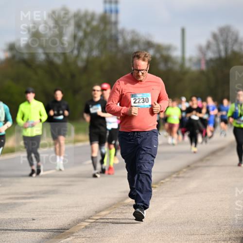 12.04.2026 - 45. Internationalen Wilhelmsburger Insellauf Dr. Thomas Lammeyer http://msf.ph/oto/9436250 12.04.2026 09:27:10 Laufen 4371, 2230 meine-sportfotos.de