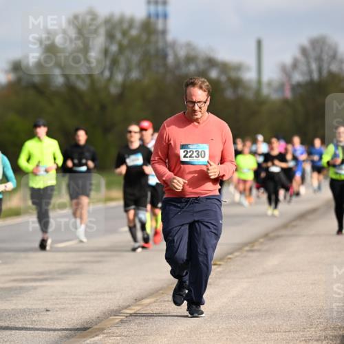 12.04.2026 - 45. Internationalen Wilhelmsburger Insellauf Dr. Thomas Lammeyer http://msf.ph/oto/9436251 12.04.2026 09:27:11 Laufen 2230 meine-sportfotos.de