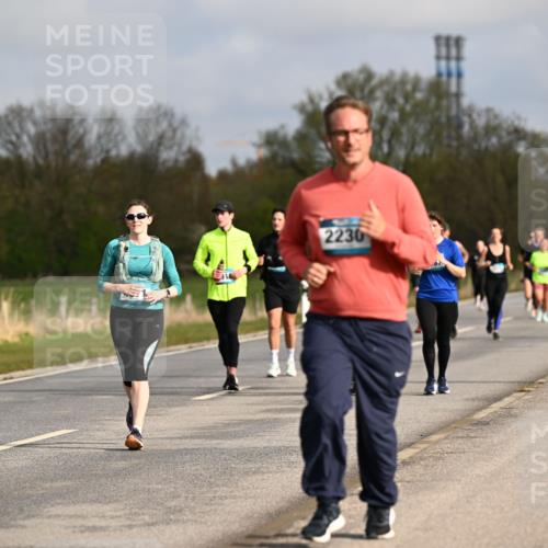 12.04.2026 - 45. Internationalen Wilhelmsburger Insellauf Dr. Thomas Lammeyer http://msf.ph/oto/9436263 12.04.2026 09:27:13 Laufen 4918, 2230, 4066 meine-sportfotos.de
