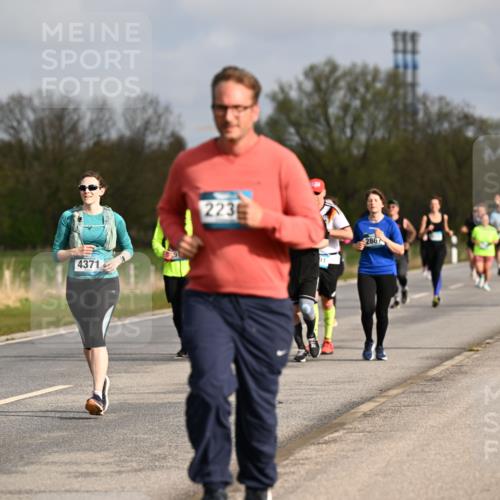 12.04.2026 - 45. Internationalen Wilhelmsburger Insellauf Dr. Thomas Lammeyer http://msf.ph/oto/9436267 12.04.2026 09:27:14 Laufen 4918, 4371, 223, 16, 2867, 4066 meine-sportfotos.de