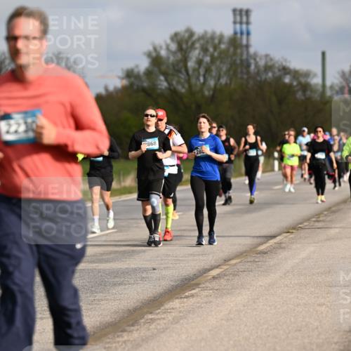 12.04.2026 - 45. Internationalen Wilhelmsburger Insellauf Dr. Thomas Lammeyer http://msf.ph/oto/9436270 12.04.2026 09:27:14 Laufen 4371, 2868, 28, 4066 meine-sportfotos.de