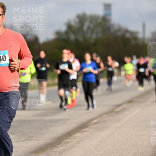 12.04.2026 - 45. Internationalen Wilhelmsburger Insellauf Dr. Thomas Lammeyer http://msf.ph/oto/9436272 12.04.2026 09:27:15 Laufen 2230 meine-sportfotos.de