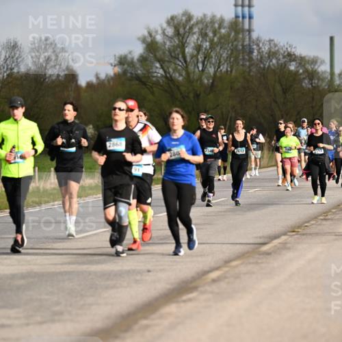 12.04.2026 - 45. Internationalen Wilhelmsburger Insellauf Dr. Thomas Lammeyer http://msf.ph/oto/9436276 12.04.2026 09:27:15 Laufen 2868, 91, 288, 2346, 2612 meine-sportfotos.de