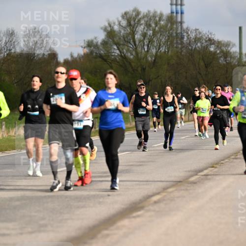 12.04.2026 - 45. Internationalen Wilhelmsburger Insellauf Dr. Thomas Lammeyer http://msf.ph/oto/9436281 12.04.2026 09:27:16 Laufen 191, 2346, 2612, 3569 meine-sportfotos.de