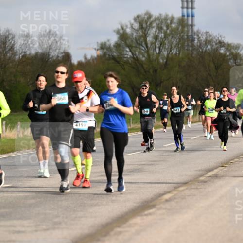 12.04.2026 - 45. Internationalen Wilhelmsburger Insellauf Dr. Thomas Lammeyer http://msf.ph/oto/9436284 12.04.2026 09:27:17 Laufen 2868, 4191, 2346, 2612, 4066 meine-sportfotos.de