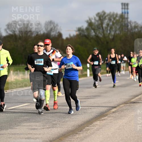 12.04.2026 - 45. Internationalen Wilhelmsburger Insellauf Dr. Thomas Lammeyer http://msf.ph/oto/9436289 12.04.2026 09:27:18 Laufen 916, 2868, 91, 2867, 4066 meine-sportfotos.de