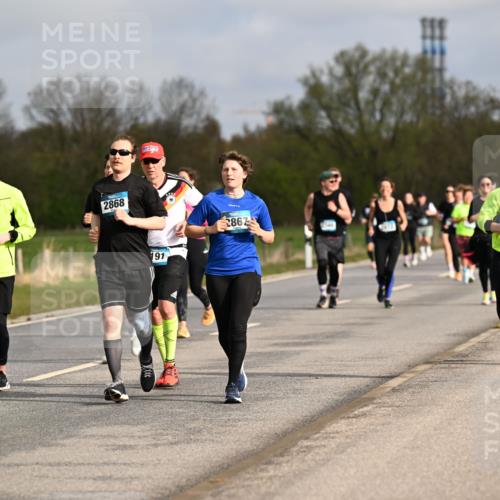 12.04.2026 - 45. Internationalen Wilhelmsburger Insellauf Dr. Thomas Lammeyer http://msf.ph/oto/9436291 12.04.2026 09:27:18 Laufen 2868, 191, 2867, 066 meine-sportfotos.de