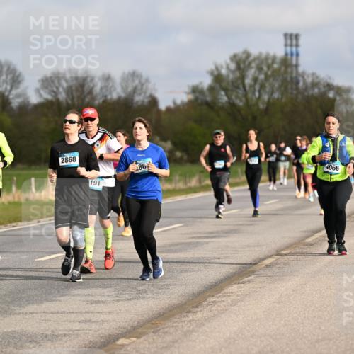 12.04.2026 - 45. Internationalen Wilhelmsburger Insellauf Dr. Thomas Lammeyer http://msf.ph/oto/9436295 12.04.2026 09:27:18 Laufen 916, 2868, 191, 86, 4066 meine-sportfotos.de