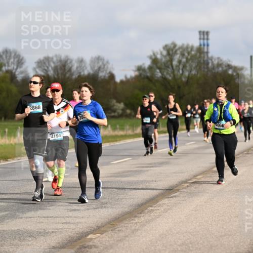 12.04.2026 - 45. Internationalen Wilhelmsburger Insellauf Dr. Thomas Lammeyer http://msf.ph/oto/9436299 12.04.2026 09:27:19 Laufen 291, 2868, 4191, 286, 4066 meine-sportfotos.de