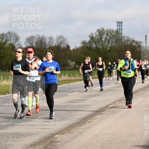 12.04.2026 - 45. Internationalen Wilhelmsburger Insellauf Dr. Thomas Lammeyer http://msf.ph/oto/9436301 12.04.2026 09:27:19 Laufen 2868, 4191, 867, 4066 meine-sportfotos.de