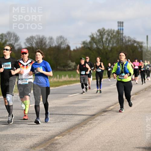 12.04.2026 - 45. Internationalen Wilhelmsburger Insellauf Dr. Thomas Lammeyer http://msf.ph/oto/9436302 12.04.2026 09:27:20 Laufen 2868, 4066, 4191 meine-sportfotos.de