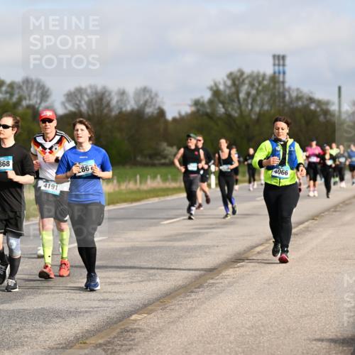 12.04.2026 - 45. Internationalen Wilhelmsburger Insellauf Dr. Thomas Lammeyer http://msf.ph/oto/9436304 12.04.2026 09:27:20 Laufen 2868, 4191, 2867, 4066 meine-sportfotos.de