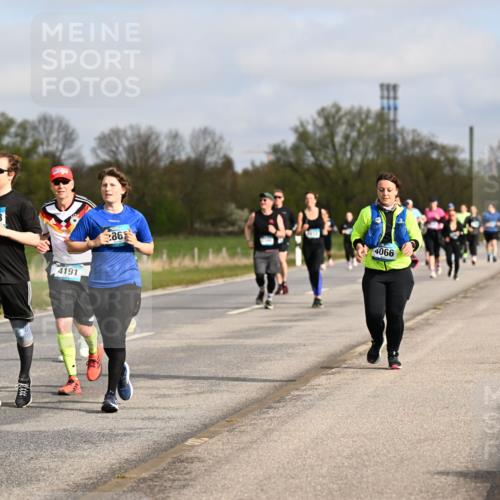 12.04.2026 - 45. Internationalen Wilhelmsburger Insellauf Dr. Thomas Lammeyer http://msf.ph/oto/9436305 12.04.2026 09:27:20 Laufen 2858, 4191, 86, 4066 meine-sportfotos.de