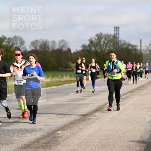 12.04.2026 - 45. Internationalen Wilhelmsburger Insellauf Dr. Thomas Lammeyer http://msf.ph/oto/9436306 12.04.2026 09:27:20 Laufen 916, 2868, 4191, 286, 4066 meine-sportfotos.de