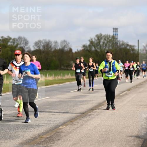 12.04.2026 - 45. Internationalen Wilhelmsburger Insellauf Dr. Thomas Lammeyer http://msf.ph/oto/9436307 12.04.2026 09:27:20 Laufen 16, 2868, 4191, 28, 4066 meine-sportfotos.de