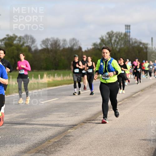 12.04.2026 - 45. Internationalen Wilhelmsburger Insellauf Dr. Thomas Lammeyer http://msf.ph/oto/9436315 12.04.2026 09:27:22 Laufen 286, 3435, 4066 meine-sportfotos.de