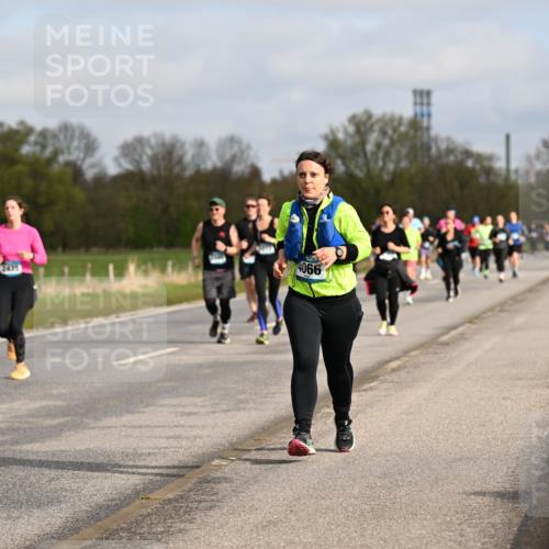 12.04.2026 - 45. Internationalen Wilhelmsburger Insellauf Dr. Thomas Lammeyer http://msf.ph/oto/9436318 12.04.2026 09:27:22 Laufen 2435, 4066 meine-sportfotos.de