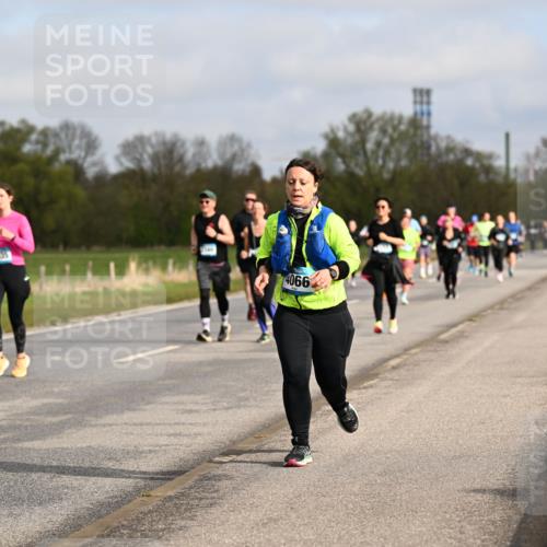 12.04.2026 - 45. Internationalen Wilhelmsburger Insellauf Dr. Thomas Lammeyer http://msf.ph/oto/9436319 12.04.2026 09:27:22 Laufen 2435, 4066 meine-sportfotos.de