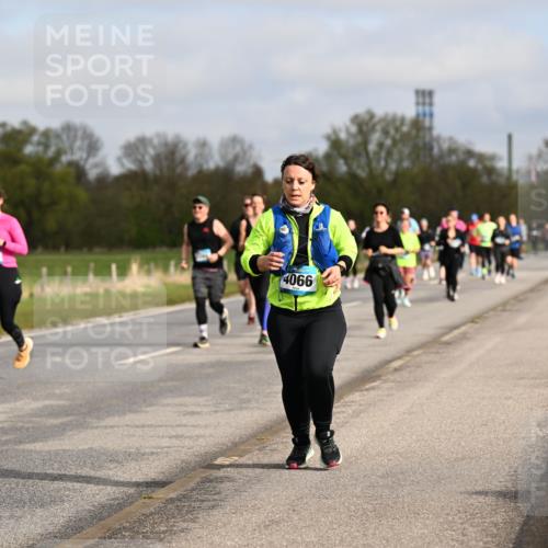 12.04.2026 - 45. Internationalen Wilhelmsburger Insellauf Dr. Thomas Lammeyer http://msf.ph/oto/9436320 12.04.2026 09:27:22 Laufen 3435, 4066 meine-sportfotos.de