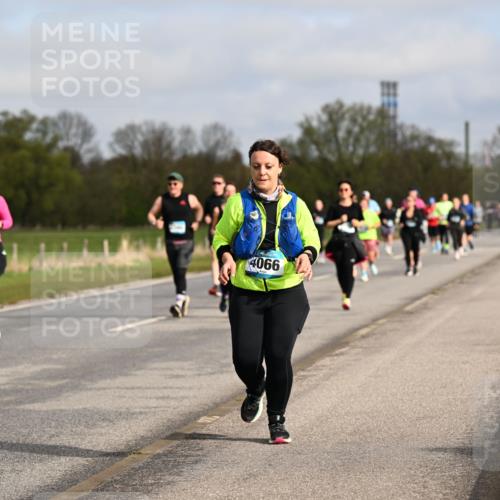 12.04.2026 - 45. Internationalen Wilhelmsburger Insellauf Dr. Thomas Lammeyer http://msf.ph/oto/9436322 12.04.2026 09:27:23 Laufen 3435, 4066 meine-sportfotos.de